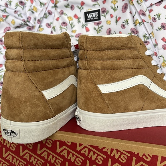 Vans Men’s Sk8-Hi
Pig Suede Tobacco Brown
VN0005U9TBN
Sneakers - Picture 14 of 16